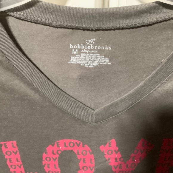 NWT ladies Medium 2 pc short pj set, gray love top and velvety pink shorts - Picture 6 of 8